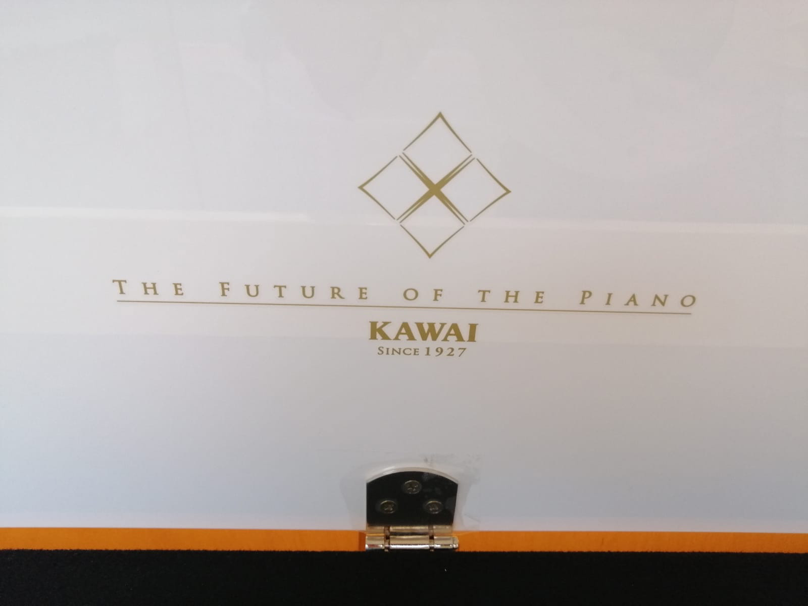 Kawai-K200-weiss